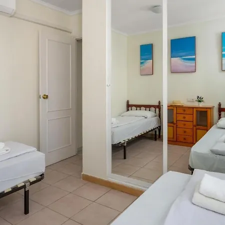 Cozy Seaview Getaway Apartment